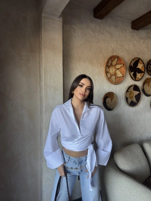 Beyaz İspanyol Kol Bağlamalı Gömlek