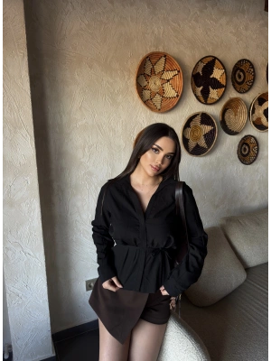 Siyah Gizli Düğme Bağlamalı Gömlek