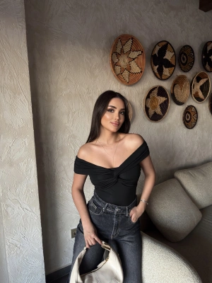 Siyah Tasarım Madonna Bodysuit