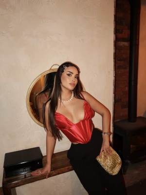 Kırmızı Korseli Saten Büstiyer