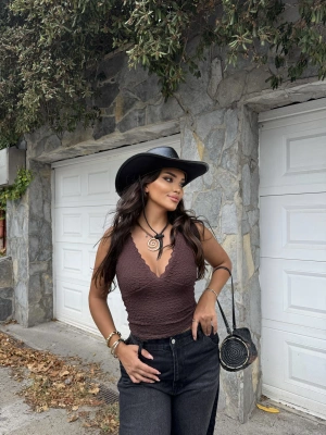 Kahverengi V Yaka Dantel Detay Büstiyer