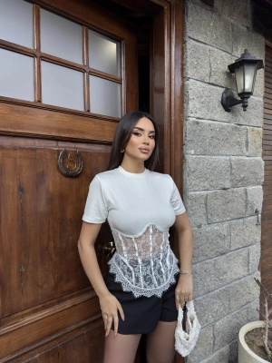 Beyaz Güpürlü Korse Tshırt