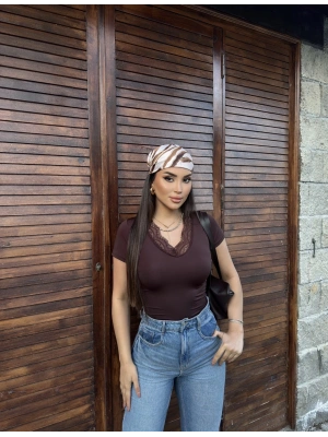 Kahverengi V Yaka Kısa Kol Dantel Bluz