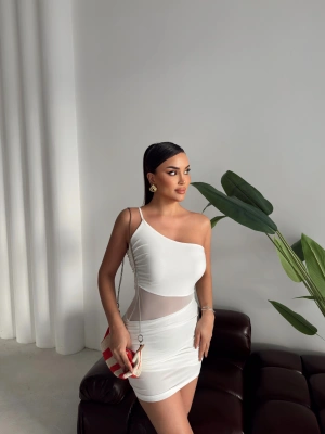 Beyaz Transparan Detay Tek Omuz Elbise
