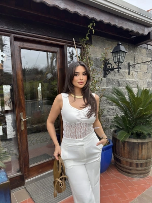 Beyaz Kalın Askılı Dantel Detay Crop