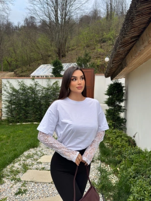 Beyaz Kolları Güpürlü Tshırt