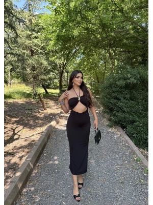 Siyah Boyundan Bağlamalı Dekolteli Uzun Elbise