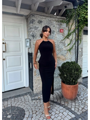 Siyah Halter Yaka Aksesuarlı Uzun Elbise