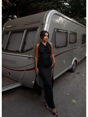 Siyah Sırt Detay Degaje Yaka Uzun Elbise