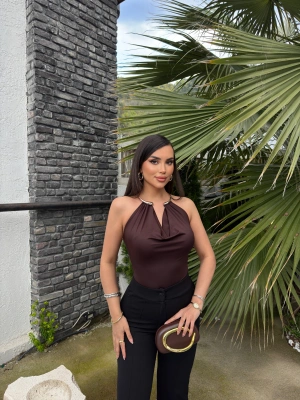 Kahverengi Boyun Aksesuarlı Bodysuit