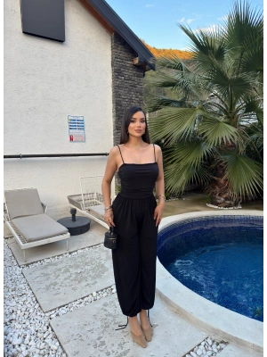 Siyah Lastikli Paça Askılı Tulum