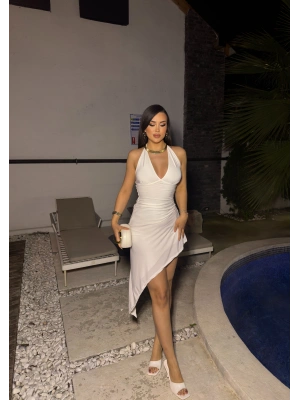 Beyaz Boyundan Bağlamalı Asimetrik Elbise