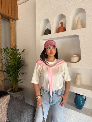Beyaz Pembe Fularlı Oversize Tshırt