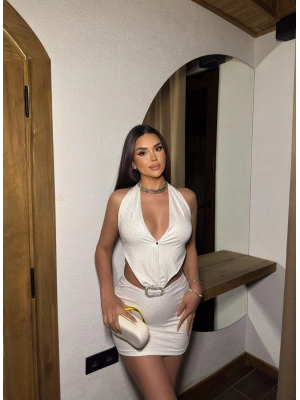 Beyaz Taş Aksesuarlı Tasarım Mini Elbise