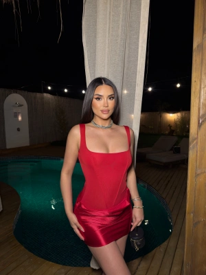 Kırmızı Korseli Saten Elbise