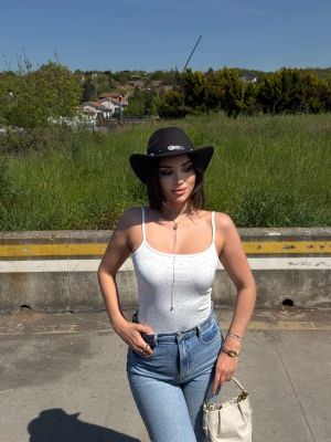 Beyaz Taşlı ip Askılı Bodysuit