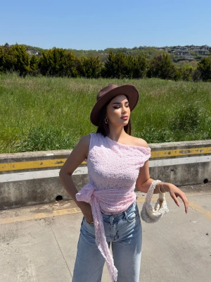 Pembe Kayık Yaka Dantel Astarlı Bluz