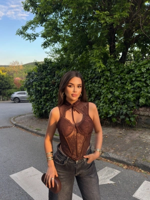 Kahverengi Güpürlü Boyundan Bağlamalı Korse Crop