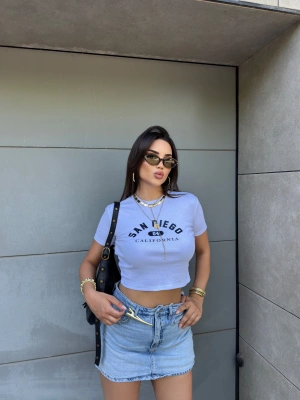 Beyaz San Diego Baskılı Crop