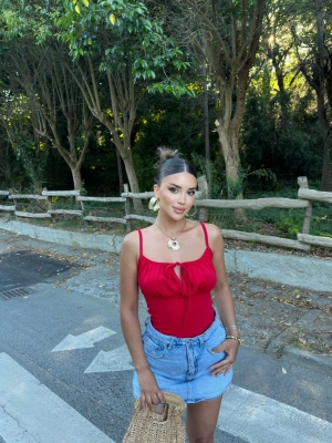 Kırmızı Fiyonk Detay Bodysuit