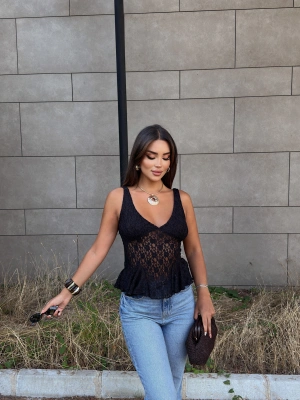 Siyah Fırfırlı Güpür Crop