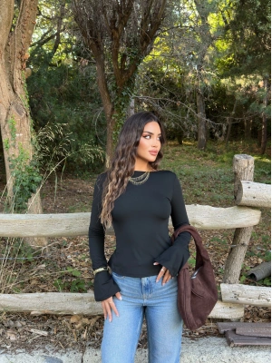 Siyah Sırt Dekolteli İspanyol Kol Crop