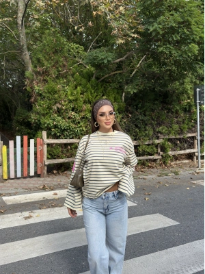 Sarı Çizgili Bisiklet Yaka Sweatshırt