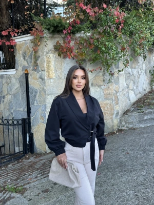 Siyah Kemerli Crop Trenç Ceket