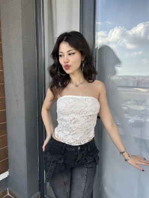 Beyaz Dantel Detay Straplez Bluz