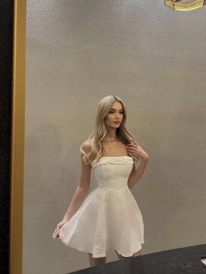 Beyaz Straplez Keten Elbise