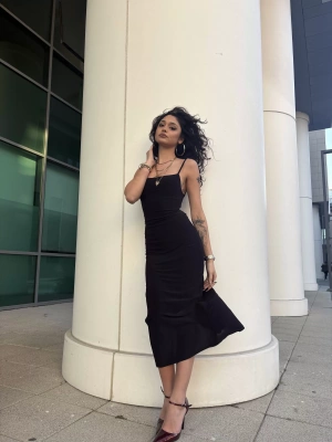 Siyah Sırt Detay Uzun Elbise