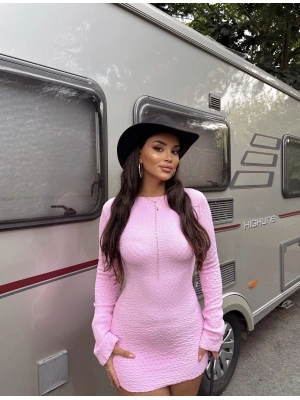 Pembe Sırt Dekolteli Gofre Mini Elbise