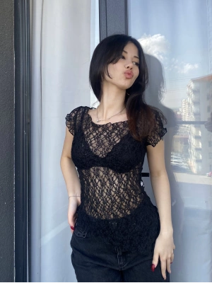 Siyah Asimetrik Dantel Detay Bluz