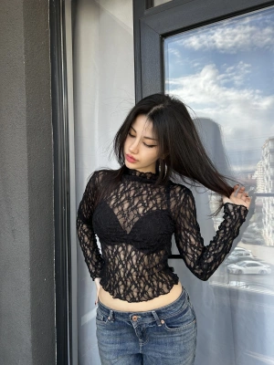 Siyah Bürümcük Dantel Detay Bluz