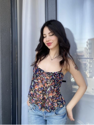 Siyah Çiçekli Askılı Bluz