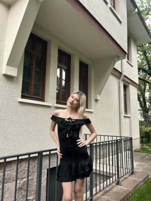 Siyah Göğüs Bağcıklı Mini Elbise