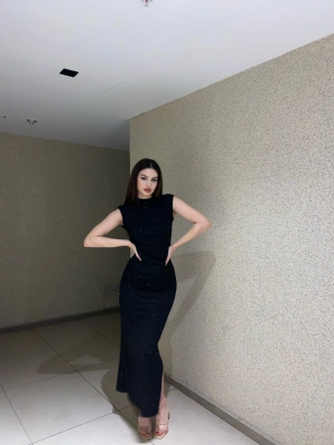 Siyah Simli Yırtmaç Detay Uzun Elbise