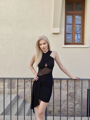 Siyah Tül Detay Tasarım Elbise