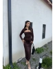 Kahverengi Göğüs Dekolteli Aksesuarlı Elbise