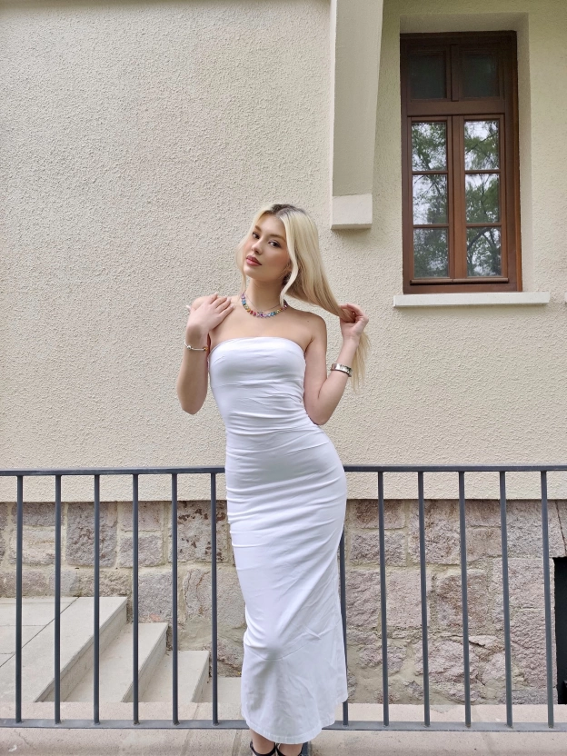 Beyaz Straplez Yırtmaç Detay Uzun Elbise