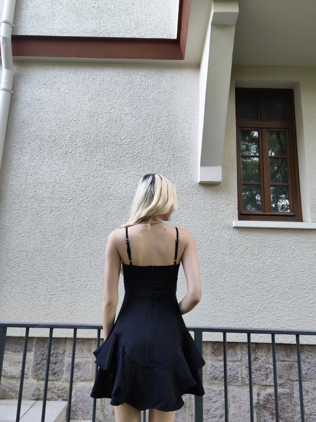 Siyah Askılı Prenses Elbise