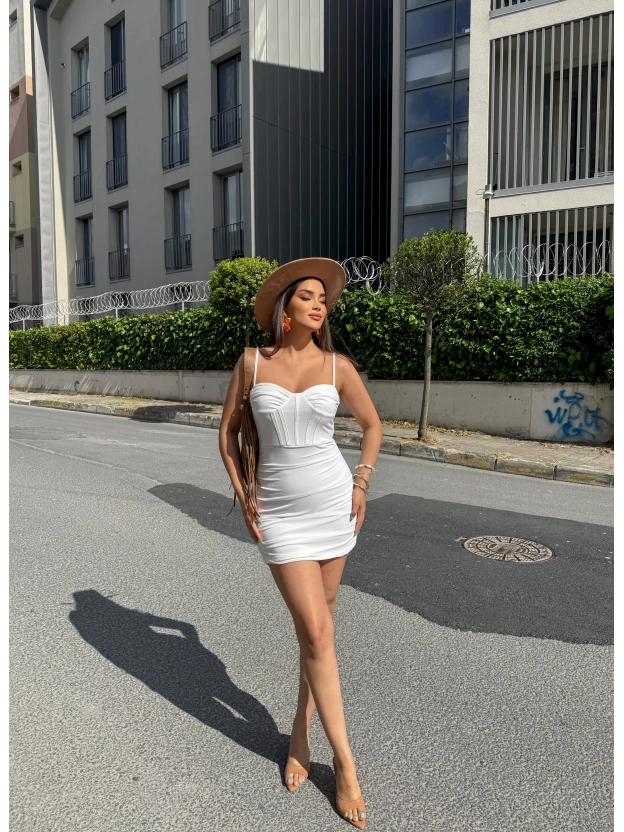 Beyaz Askılı Korse Detay Mini Elbise
