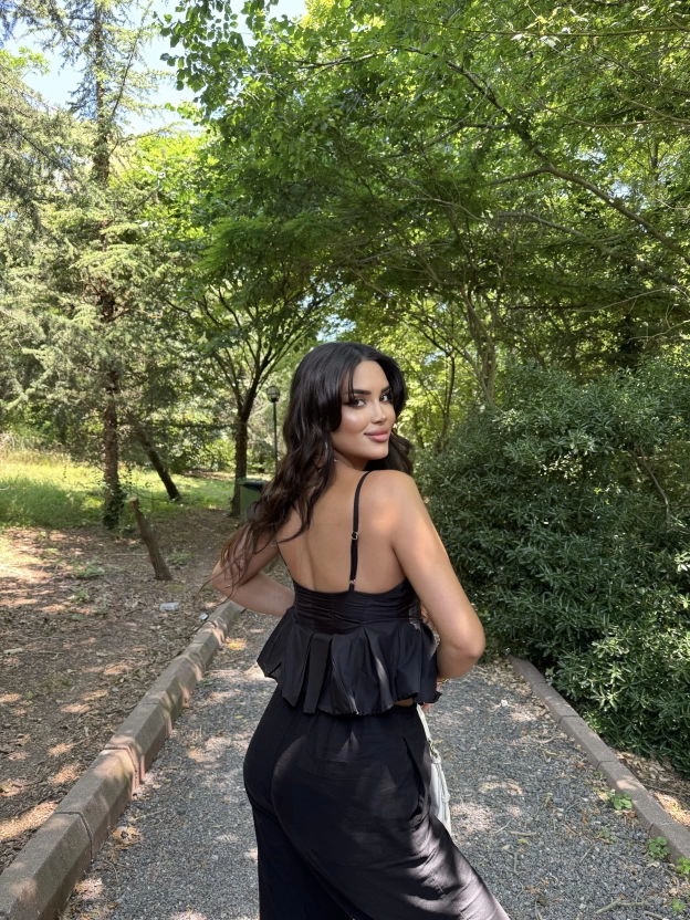 Siyah Askılı Düğme Detay Basic Bluz