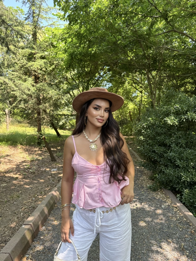 Pembe Askılı Düğme Detay Basic Bluz