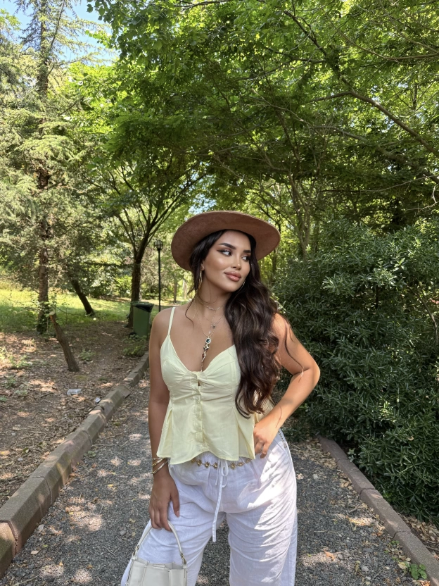 Sarı Askılı Düğme Detay Basic Bluz