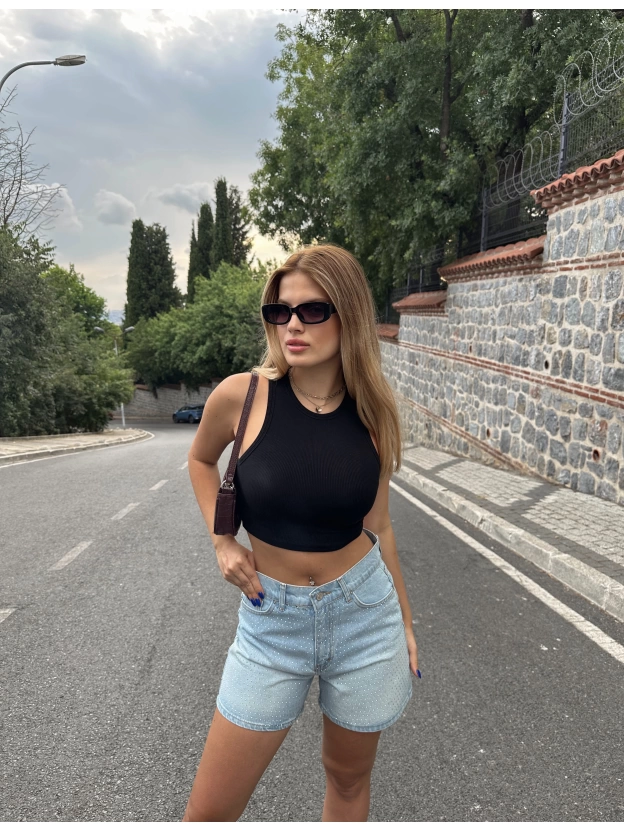 Mavi Taş Detay Kot Şort