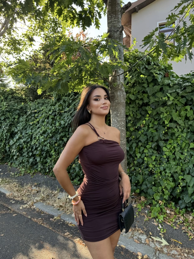 Kahverengi Drapeli Aksesuarlı Mini Elbise