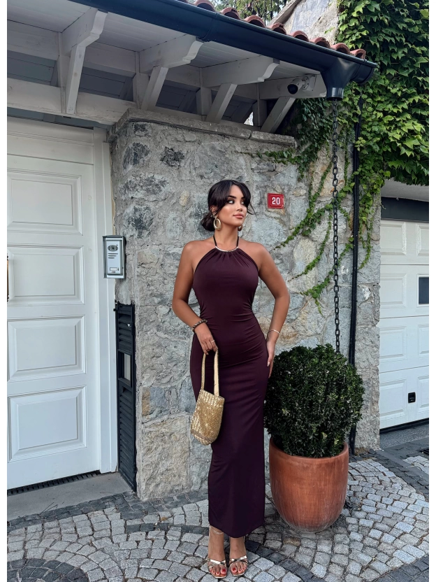 Kahverengi Halter Yaka Aksesuarlı Uzun Elbise