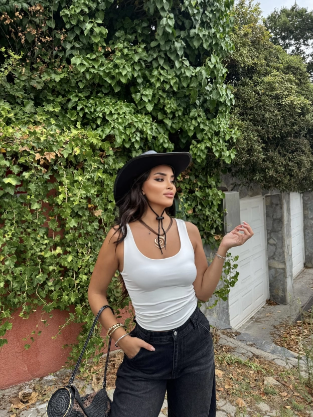 Beyaz Kare Yaka Basic Crop