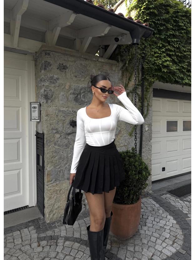 Beyaz Korse Detay Basic Crop